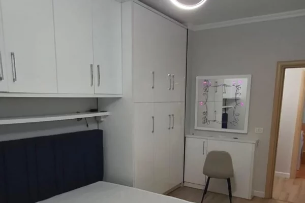 Shtepi ne shitje Apartament ne Tirane, 1+1, Mobilimi E mobiluar, Pagesa 136,000  Euro.