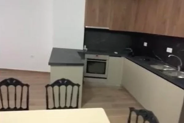 Shtepi ne shitje Apartament ne Tirane, 2+1, Mobilimi E mobiluar, Pagesa 150,000  Euro.