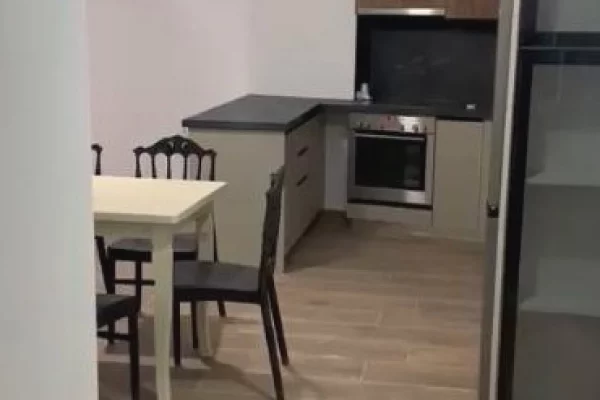 Shtepi ne shitje Apartament ne Tirane, 2+1, Mobilimi E mobiluar, Pagesa 150,000  Euro.