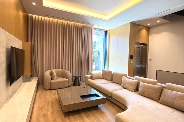 Shtepi me qera 3+1 ne Tirane - 4,000 Euro