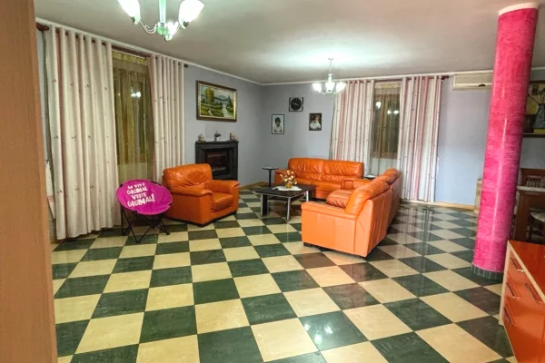Shtepi ne shitje Shtepi Private ne Tirane, 3+1, Mobilimi E mobiluar, Pagesa 250,000  Euro.