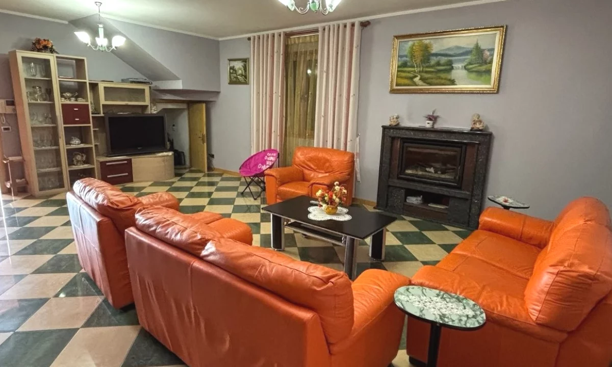 Shtepi ne shitje Shtepi Private ne Tirane, 3+1, Mobilimi E mobiluar, Pagesa 250,000  Euro.
