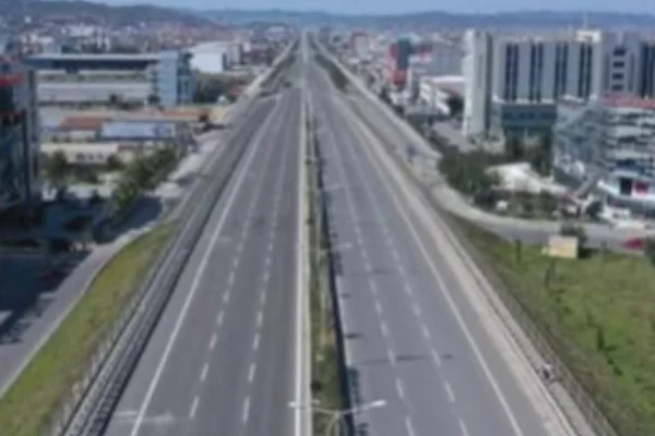 Truall ose Toke ne Tirane - 726,000 Euro