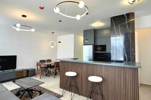Shtepi me qera 2+1 ne Tirane - 1,300 Euro