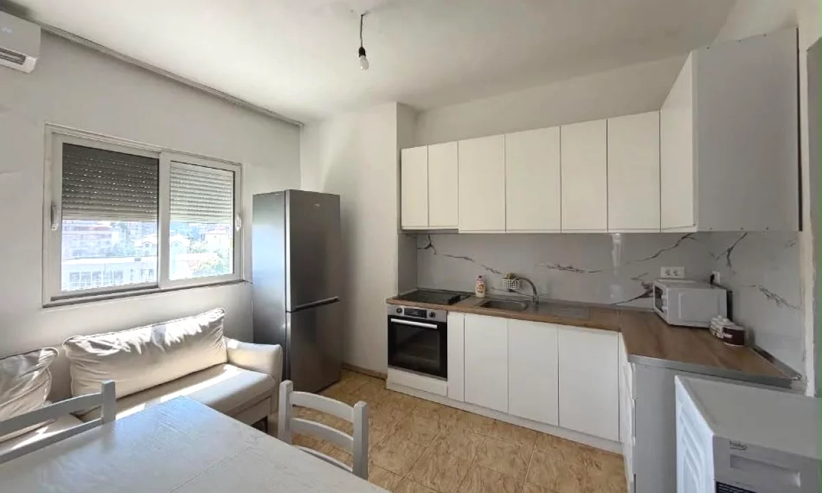 Shtepi me qera Apartament ne Tirane, 2+1, Mobilimi E mobiluar, Pagesa 600  Euro.