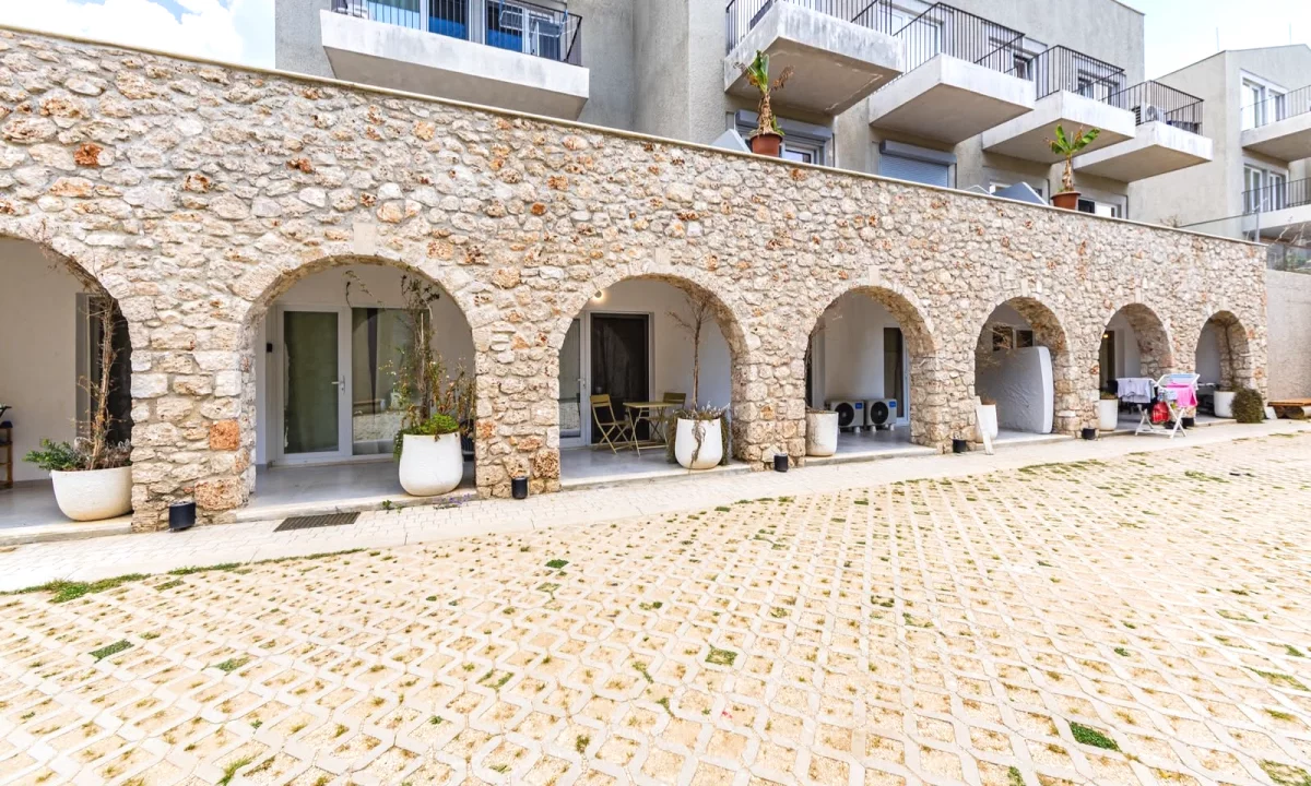 Shtepi ne shitje Apartament ne Himare, Garsoniere, Mobilimi E mobiluar, Pagesa 158,000  Euro.