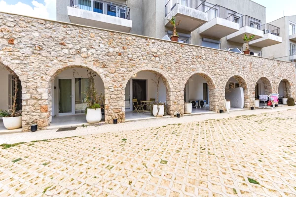 🌊🏡 SHITET GARSONIERË – DHËRMI | RRUGA PERIVOLO 🌊