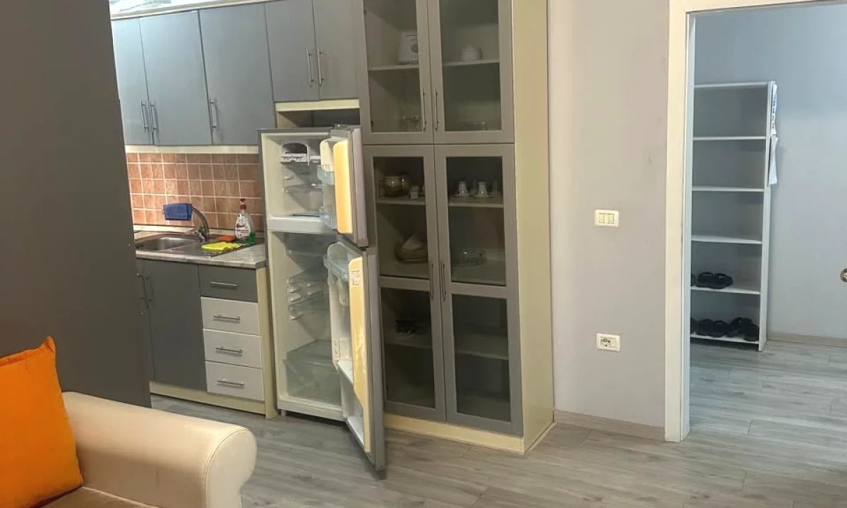 Shtepi me qera Apartament ne Tirane, 2+1, Mobilimi E mobiluar, Pagesa 65,000  Leke.