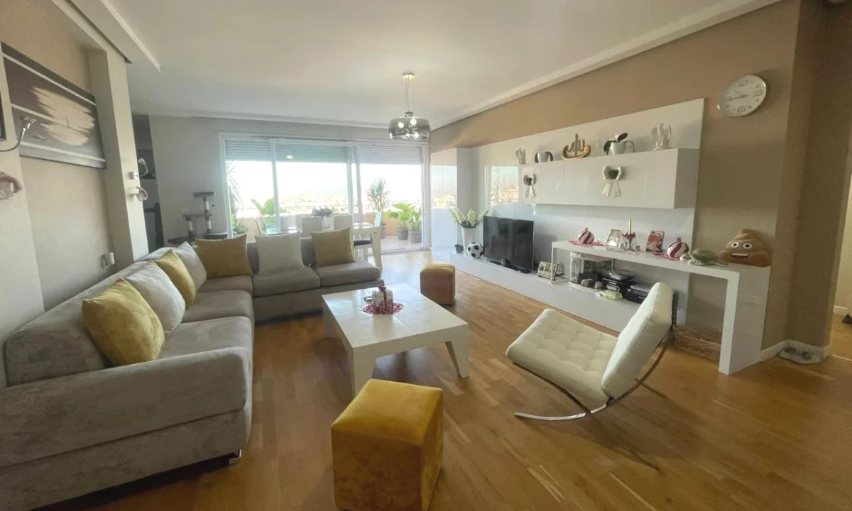 Shtepi ne shitje Apartament ne Tirane, 3+1, Mobilimi E mobiluar, Pagesa 36,000,000  Leke.