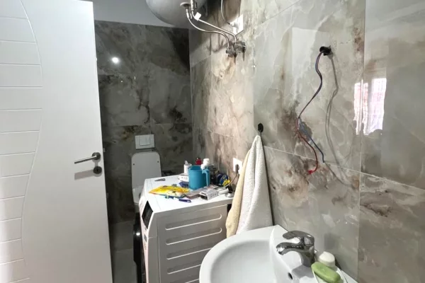 Shtepi ne shitje Apartament ne Tirane, 2+1, Mobilimi Pjeserisht e mobiluar, Pagesa 15,600,000  Leke.
