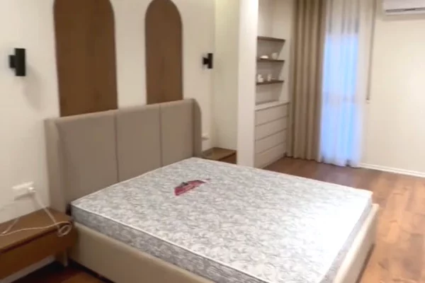 Shtepi me qera Apartament ne Tirane, 1+1, Mobilimi E mobiluar, Pagesa 700  Euro.