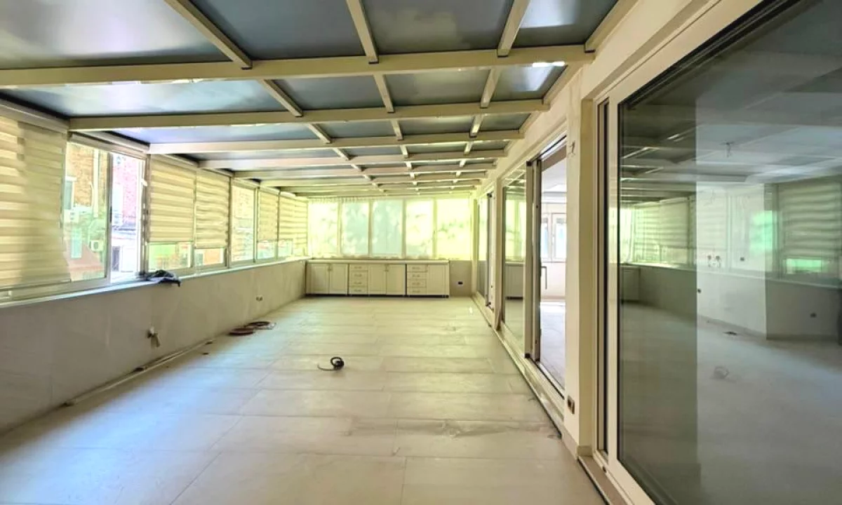 Shtepi ne shitje Apartament ne Tirane, 2+1, Mobilimi Pjeserisht e mobiluar, Pagesa 410,000  Euro.