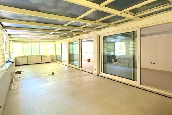 Shtepi ne shitje Apartament ne Tirane, 2+1, Mobilimi Pjeserisht e mobiluar, Pagesa 410,000  Euro.