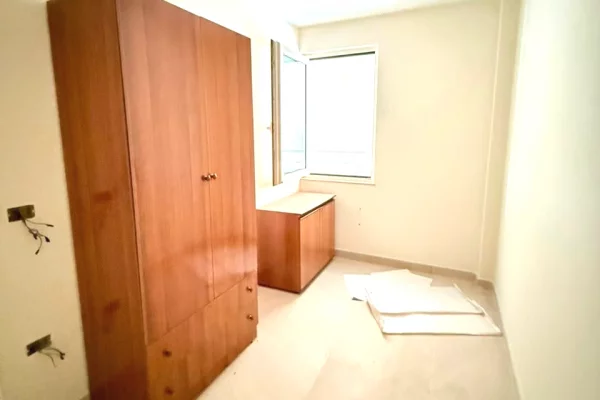 Shtepi ne shitje Apartament ne Tirane, 2+1, Mobilimi Pjeserisht e mobiluar, Pagesa 410,000  Euro.