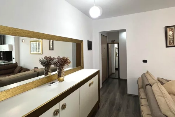 Shtepi ne shitje Apartament ne Tirane, 2+1, Mobilimi Pjeserisht e mobiluar, Pagesa 179,000  Euro.