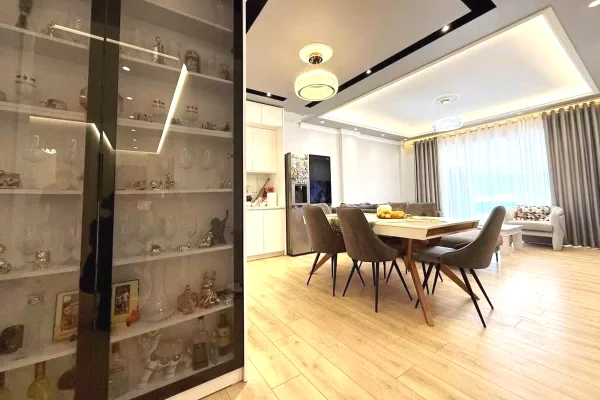 Shtepi ne shitje Apartament ne Tirane, 3+1, Mobilimi E mobiluar, Pagesa 340,000  Euro.