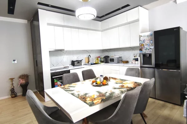 Shtepi ne shitje Apartament ne Tirane, 3+1, Mobilimi E mobiluar, Pagesa 340,000  Euro.