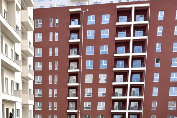 Shtepi ne shitje Apartament ne Tirane, 2+1, Mobilimi Bosh, pa mobiluar, Pagesa 181,500  Euro.
