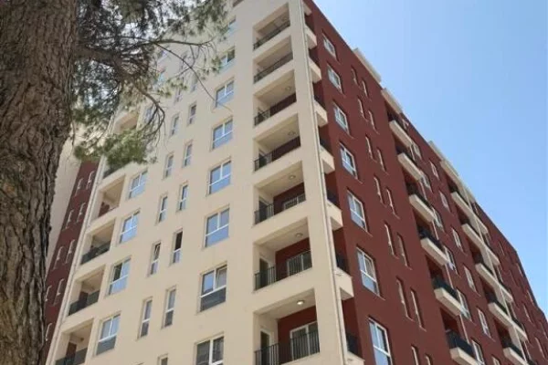 Shtepi ne shitje Apartament ne Tirane, 2+1, Mobilimi Bosh, pa mobiluar, Pagesa 181,500  Euro.