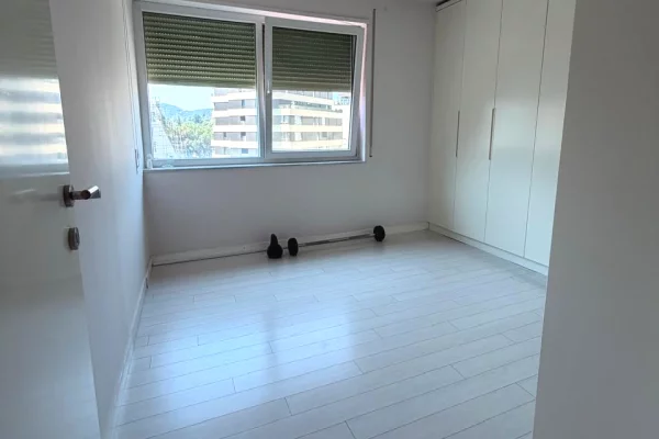 Shtepi me qera Apartament ne Tirane, 2+1, Mobilimi Pjeserisht e mobiluar, Pagesa 100,000  Leke.
