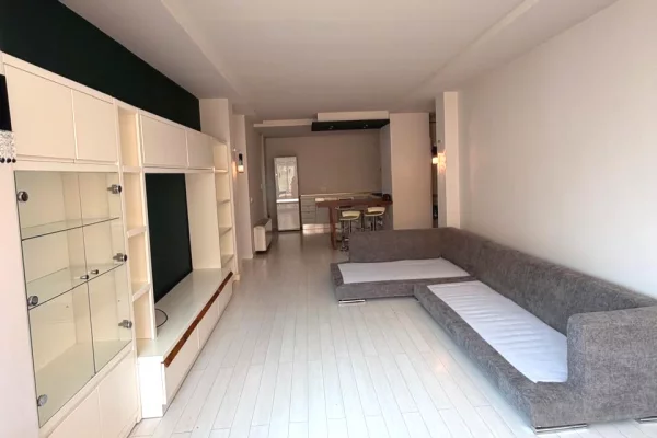 Shtepi me qera Apartament ne Tirane, 2+1, Mobilimi Pjeserisht e mobiluar, Pagesa 100,000  Leke.