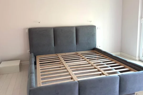 Shtepi me qera Apartament ne Tirane, 2+1, Mobilimi Pjeserisht e mobiluar, Pagesa 100,000  Leke.