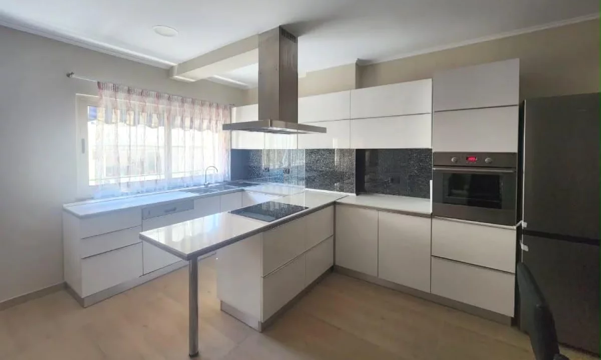 Shtepi me qera Apartament ne Tirane, 2+1, Mobilimi E mobiluar, Pagesa 80,000  Leke.