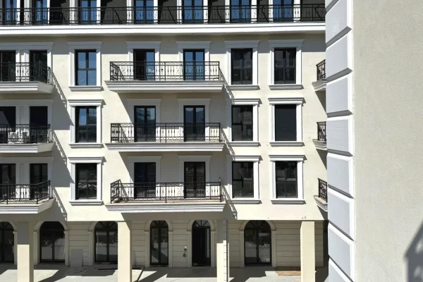 Shtepi ne shitje Apartament ne Tirane, Garsoniere, Mobilimi Bosh, pa mobiluar, Pagesa 92,400  Euro.