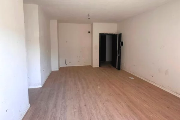 Shtepi ne shitje Apartament ne Tirane, 2+1, Mobilimi Bosh, pa mobiluar, Pagesa 150,000  Euro.