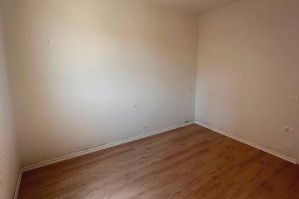 Shtepi ne shitje Apartament ne Tirane, 2+1, Mobilimi Bosh, pa mobiluar, Pagesa 150,000  Euro.