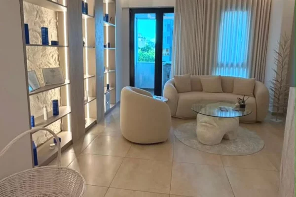 Ambient biznesi ne shitje 3+1 ne Tirane - 1,100 Euro