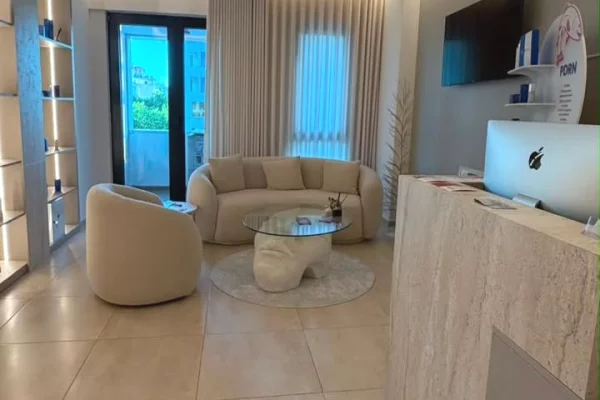 🏢 JEPET ME QIRA AMBIENT ZYRE – SQUARE 21, RRUGA E KAVAJES
