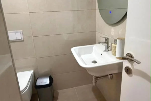 🏢 JEPET ME QIRA AMBIENT ZYRE – SQUARE 21, RRUGA E KAVAJES