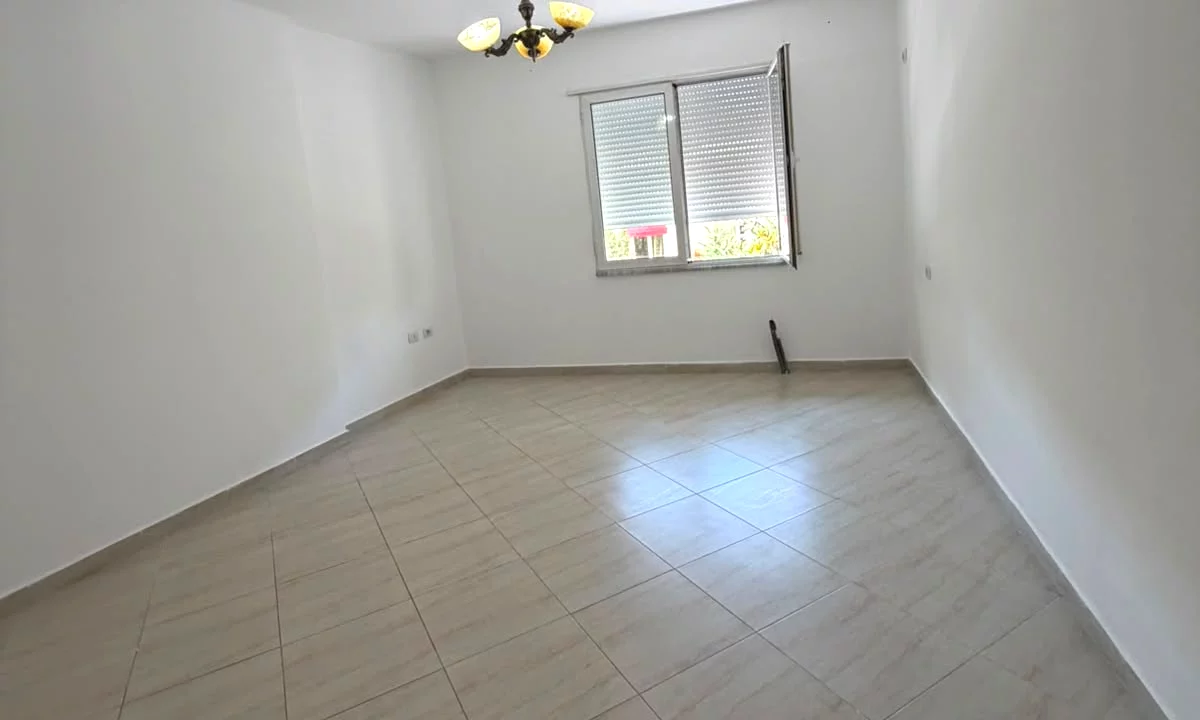 Shtepi ne shitje Apartament ne Tirane, 2+1, Mobilimi Bosh, pa mobiluar, Pagesa 270,000  Euro.