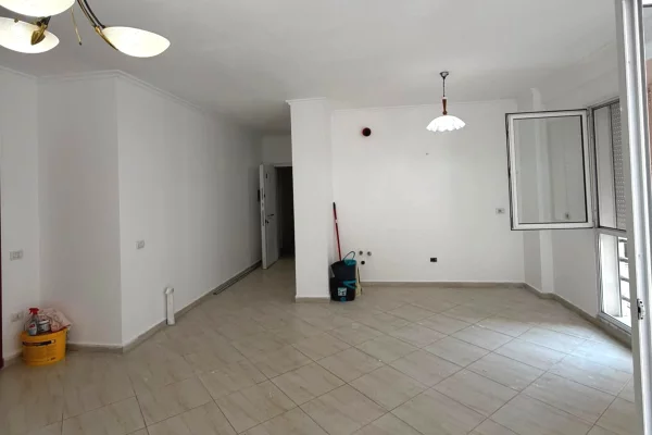 Shtepi ne shitje Apartament ne Tirane, 2+1, Mobilimi Bosh, pa mobiluar, Pagesa 270,000  Euro.