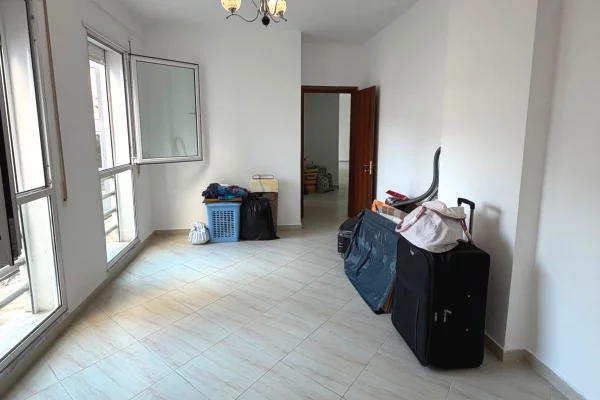 Shtepi ne shitje Apartament ne Tirane, 2+1, Mobilimi Bosh, pa mobiluar, Pagesa 270,000  Euro.