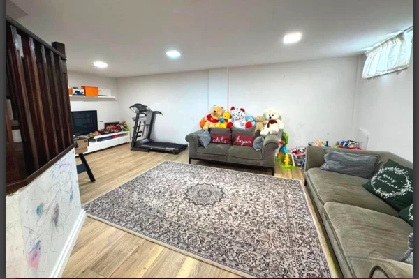 Shtepi me qera Vila Luksoze ne Tirane, 5+1, Mobilimi E mobiluar, Pagesa 3,500  Euro.