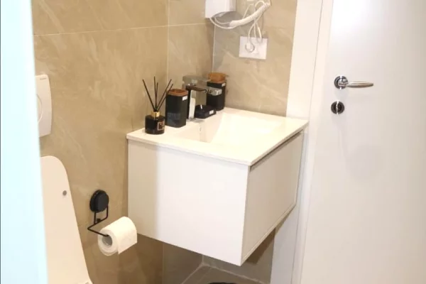 Shtepi ne shitje Apartament ne Tirane, Garsoniere, Mobilimi E mobiluar, Pagesa 220,000  Euro.