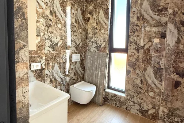 Shtepi ne shitje Apartament ne Tirane, 2+1, Mobilimi Bosh, pa mobiluar, Pagesa 245,000  Euro.