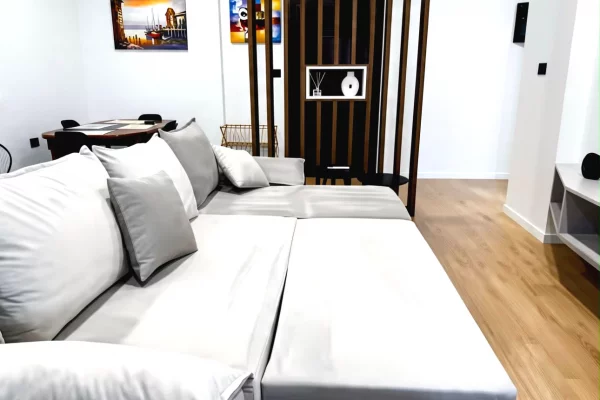 Shtepi me qera 2+1 ne Tirane - 85,000 Leke
