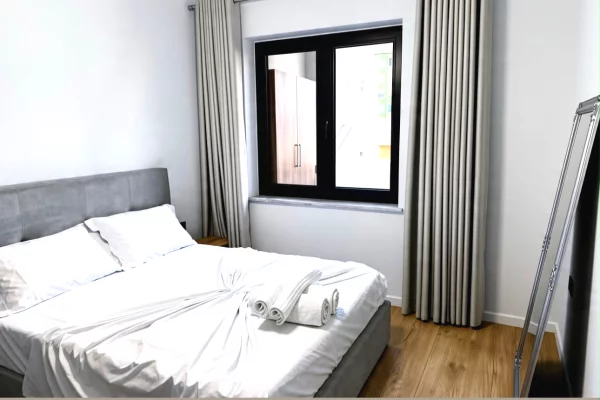 Shtepi me qera Apartament ne Tirane, 2+1, Mobilimi E mobiluar, Pagesa 85,000  Leke.