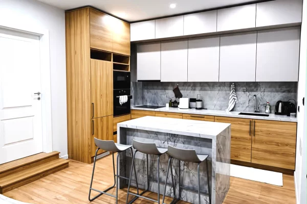 Shtepi me qera Apartament ne Tirane, 2+1, Mobilimi E mobiluar, Pagesa 85,000  Leke.