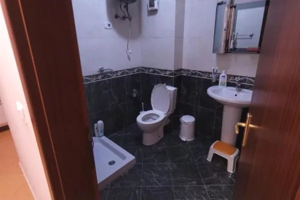 Shtepi me qera Apartament ne Tirane, 2+1, Mobilimi E mobiluar, Pagesa 700  Euro.