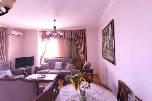Shtepi me qera Apartament ne Tirane, 2+1, Mobilimi E mobiluar, Pagesa 700  Euro.
