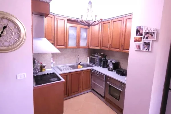 Shtepi me qera Apartament ne Tirane, 2+1, Mobilimi E mobiluar, Pagesa 700  Euro.