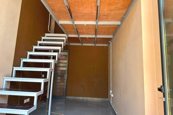 Ambient biznesi me qera 3+1 ne Tirane - 500 Euro