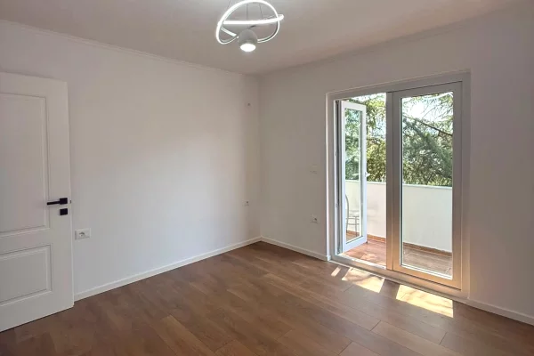 Shtepi ne shitje Apartament ne Tirane, 1+1, Mobilimi Bosh, pa mobiluar, Pagesa 118,000  Euro.