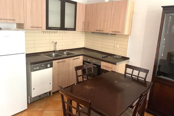 Shtepi me qera Shtepi Private ne Tirane, 1+1, Mobilimi E mobiluar, Pagesa 40,000  Leke.