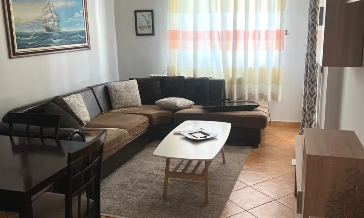 Shtepi me qera Shtepi Private ne Tirane, 1+1, Mobilimi E mobiluar, Pagesa 40,000  Leke.