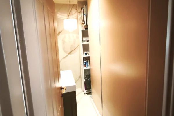 Shtepi me qera Apartament ne Tirane, 2+1, Mobilimi E mobiluar, Pagesa 1,800  Euro.